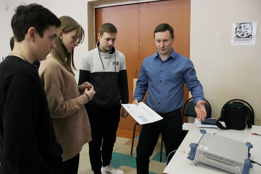 собирают схему2.JPG